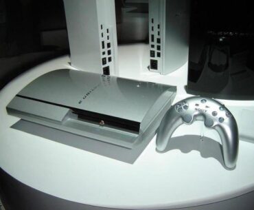 To think, this was almost the official PS3 controller. What a timeline that would have been.