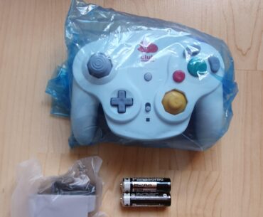 I present to you an unused Club Nintendo Gamecube Wavebird Controller from Japan