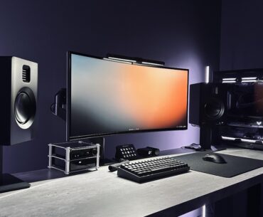 I moved in last month and finally got to rebuild my setup.