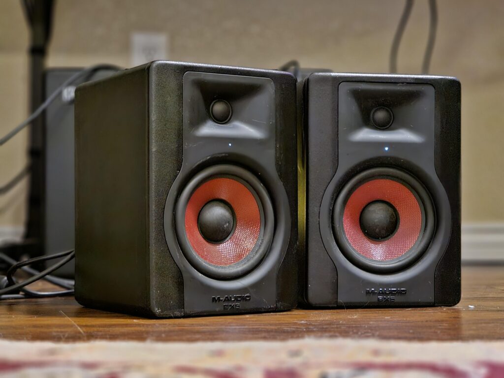 Found these studio monitors by a dumpster, they work great