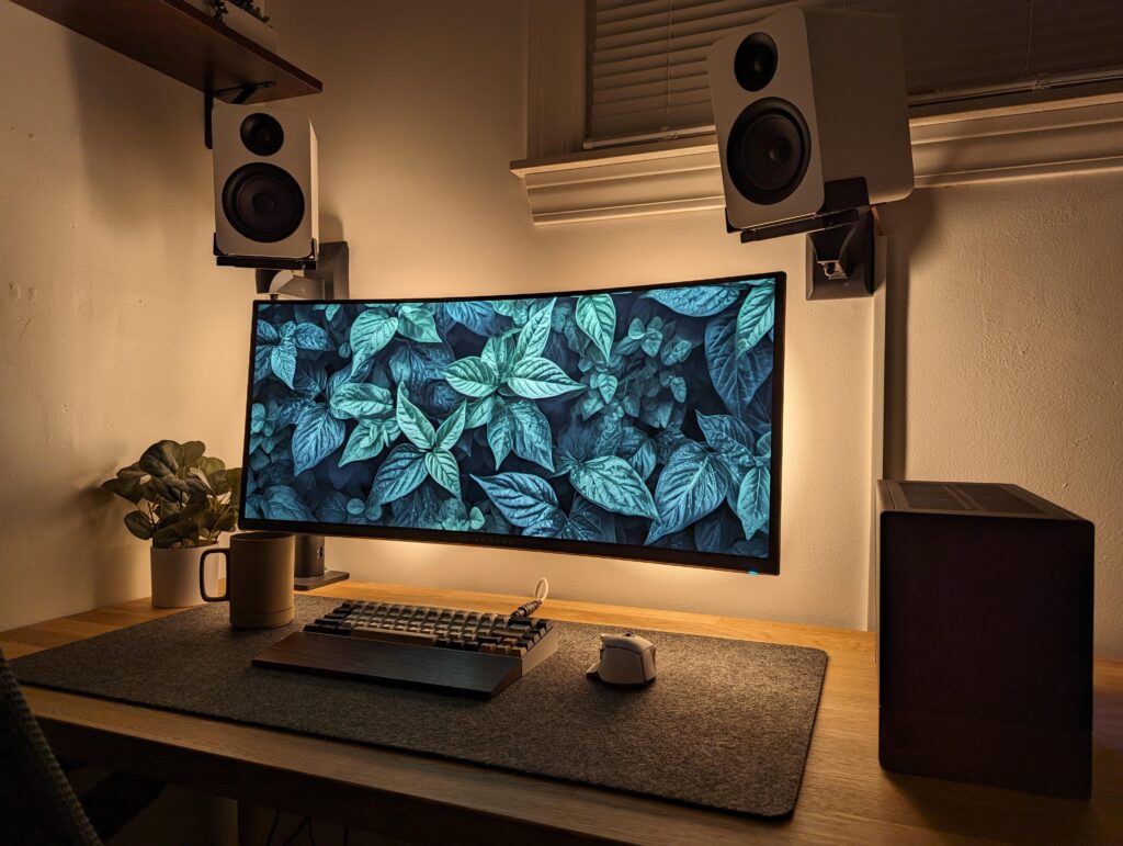 Built my first ITX build and decluttered the space