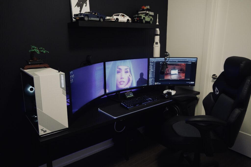 Switched over to three 27s from an ultra wide.