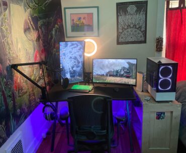My lighting was shit, so I got a 3 dollar ring light from GoodWill.