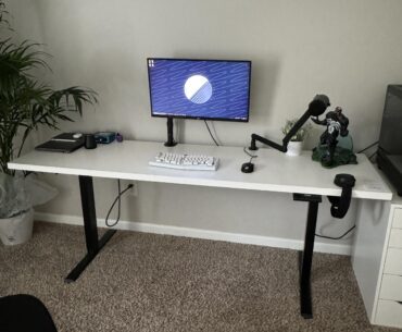 Finally getting my office set up, need some decorating tips!