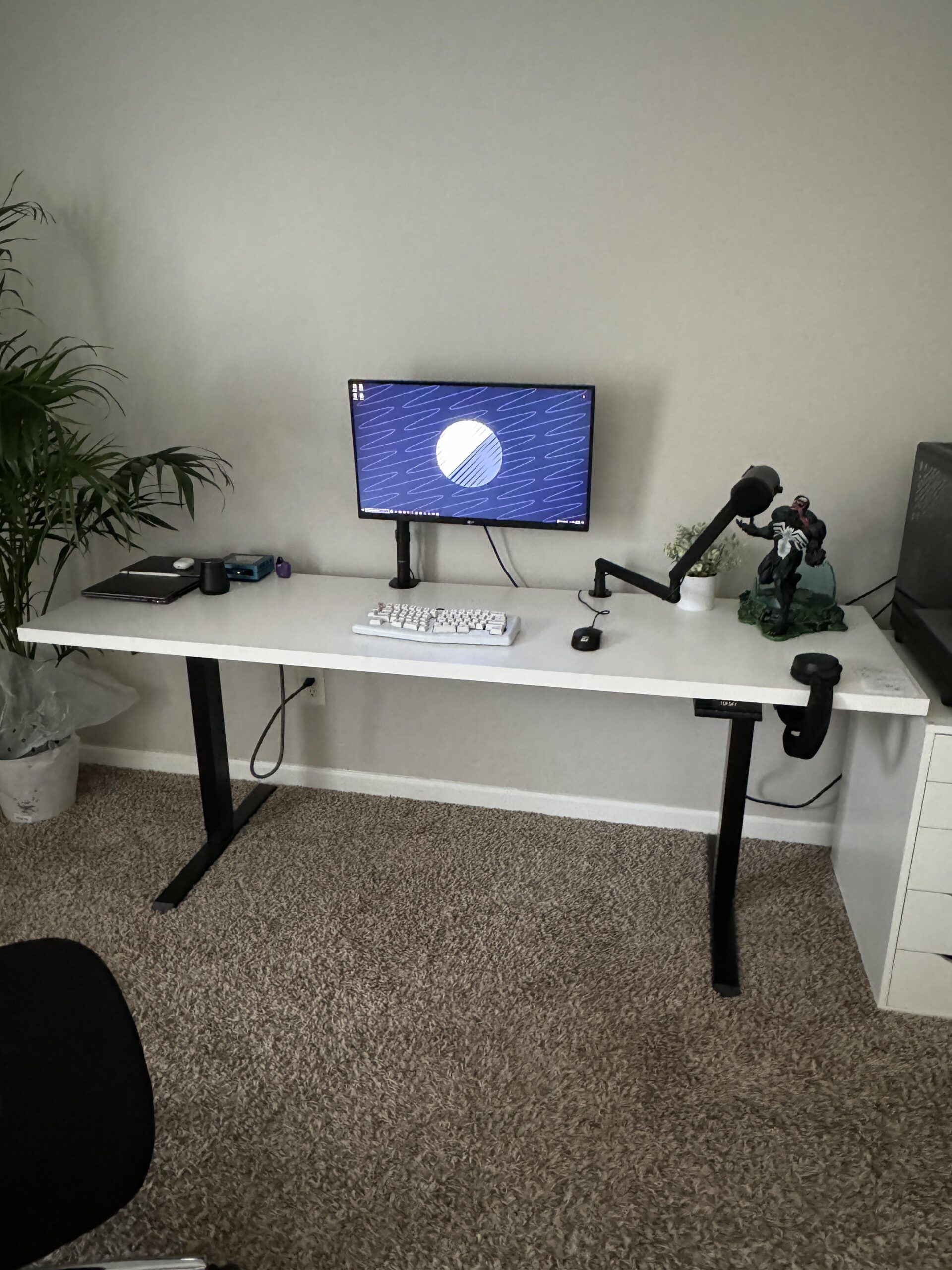 Finally getting my office set up, need some decorating tips! Finally getting my office set up, need some decorating tips!