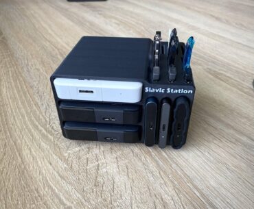 3D printed organizer for external drives