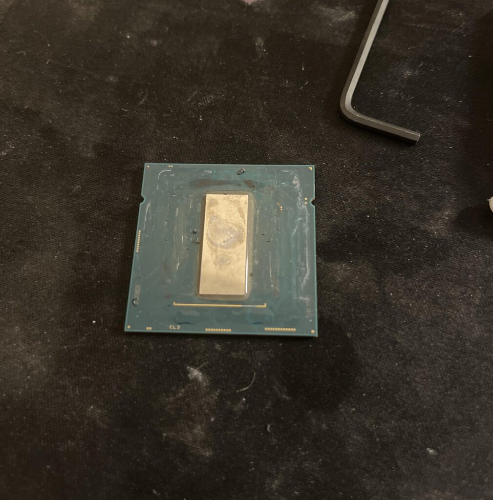 Gold contacts missing 10900K?