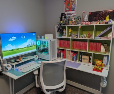 Slowly but surely upgrading my space with a frutiger aero theme. Next step: floating shelves and some scenic wall panels! Forgive the dangly cables (getting a cable organizer soon).