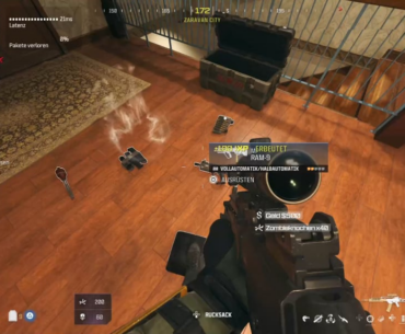 Weaponis changing while openen chest