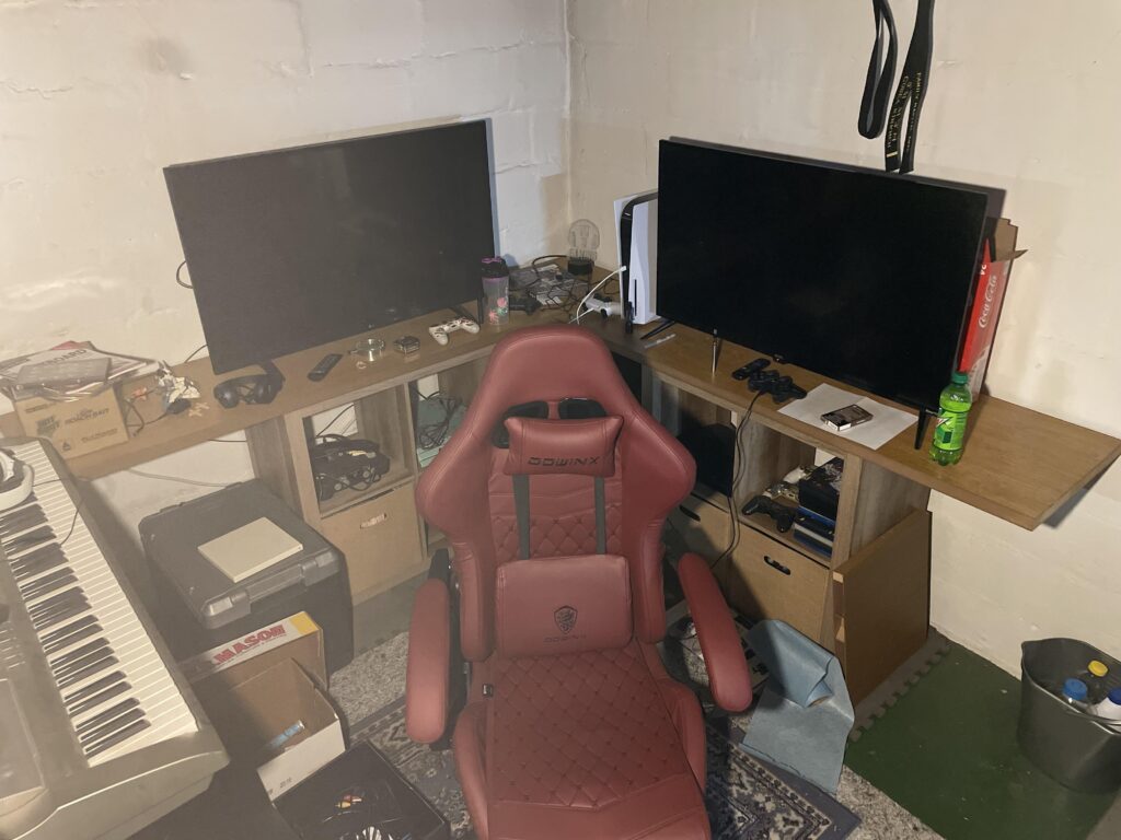 My battlestation is made out of door slabs, is that sh*tty enough?