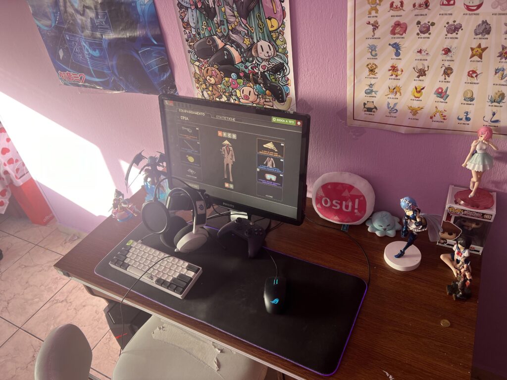 Finally fully moved in! Gaming and streaming battlestation!