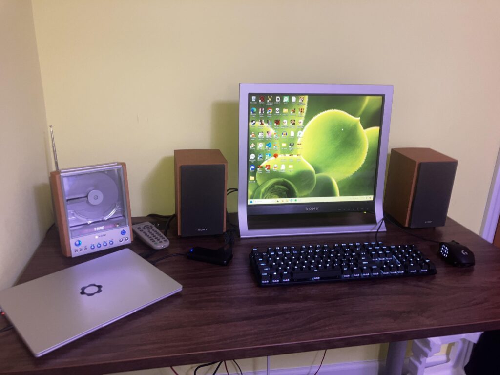 Finally got a proper desk again!