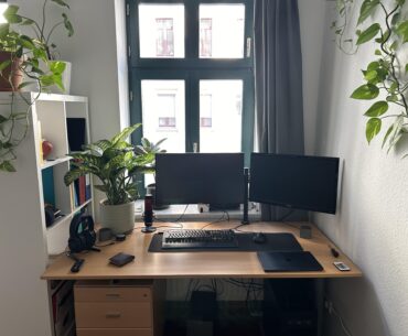 Finally got a new desk and im feeling a lot better! And suggestions to improve my setup? :)
