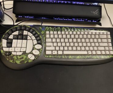 i found early 2000s badass gaming keyboard