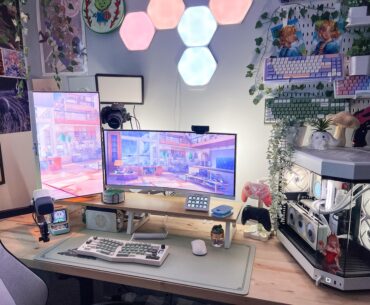 Added some plants to my pegboard+ more wood tones to my setup!🌿