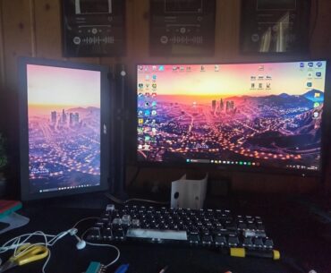 Since 16 inch monitors are either very expensive or non existent where I live, I built one myself using an old laptop screen.