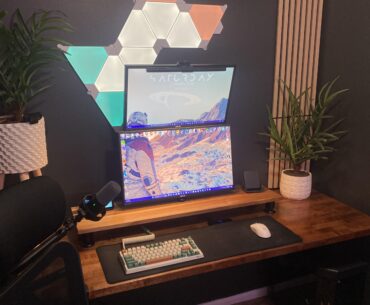 Floating Desk Minimalism