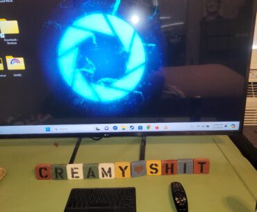 I used to have 2 monitors but it was overkill. Now I just want a desk
