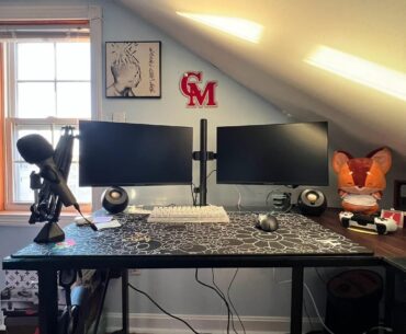 Any advice on how to decorate the wall behind the monitors? It feels…lacking?