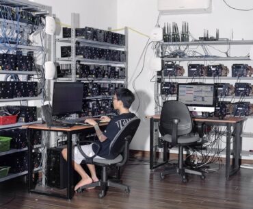 Pre-Cyberpunk "click farm" in Vietnam