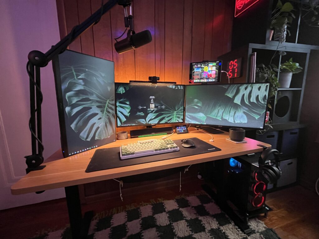 Finally upgraded to a standing desk!!