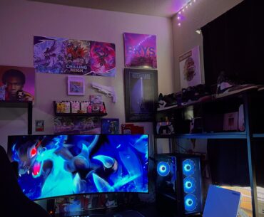 I posted my setup with the 45” lg like a day ago but it broke my desk! So here I am again..with a new desk haha