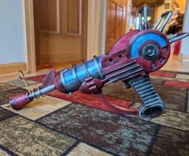 3D printed and paintesld my take on the ray gun!