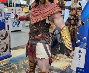I love seeing statues like these in stores - makes me feel like a kid again