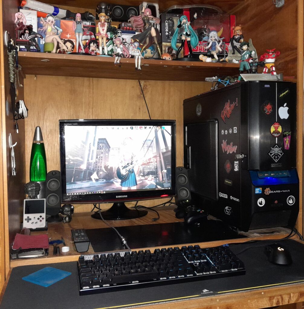 Wonder if this could be the least pleasant looking setup anyone ever saw, gaming/work on a budget at its worst but gets the job done.