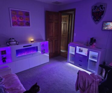 My battlestation room is complete with the new furniture!