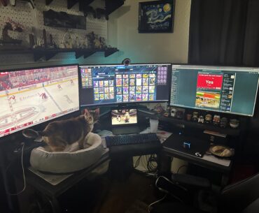 I love my ridiculous setup sometimes. Go Red Wings!