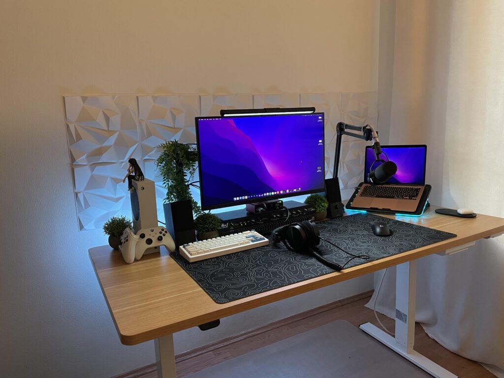 My old MAC setup. PC update is comming soon with 2 Monitors.
