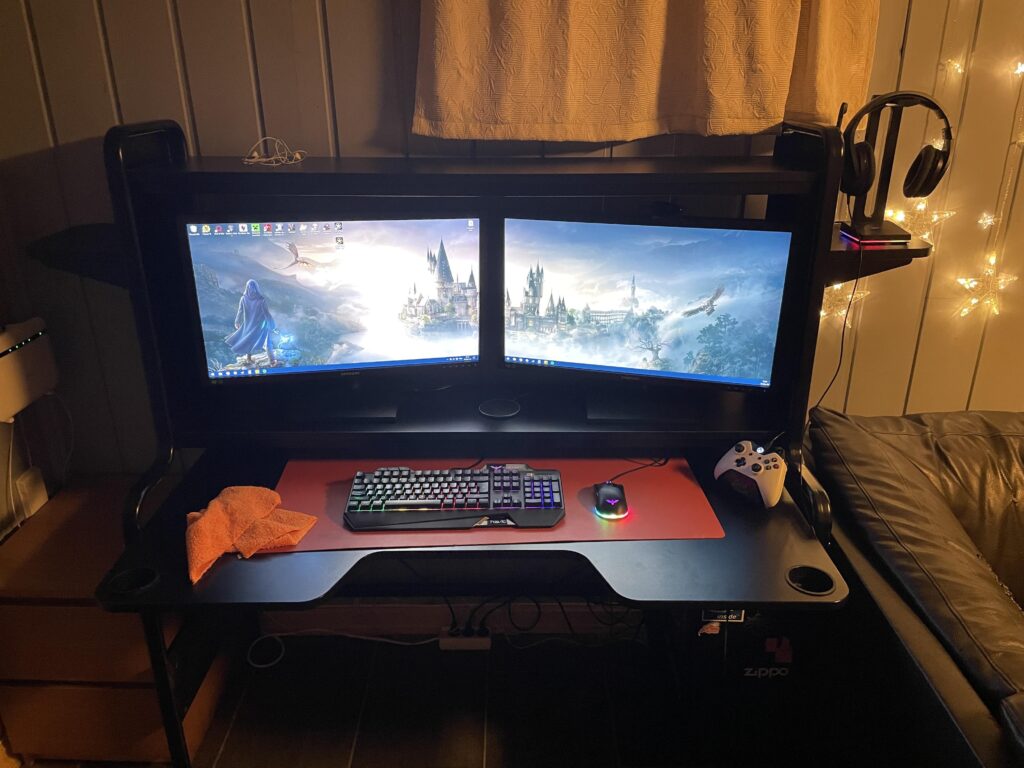 Finally got the desk i wanted:3