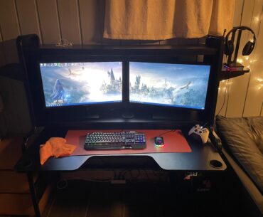 Finally got the desk i wanted:3