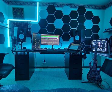 My other Battlestation is 2 furry aliens in body armor.