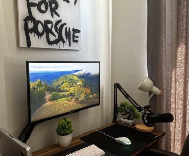 All Black Setup, Would a white mouse and keyboard ruin it?