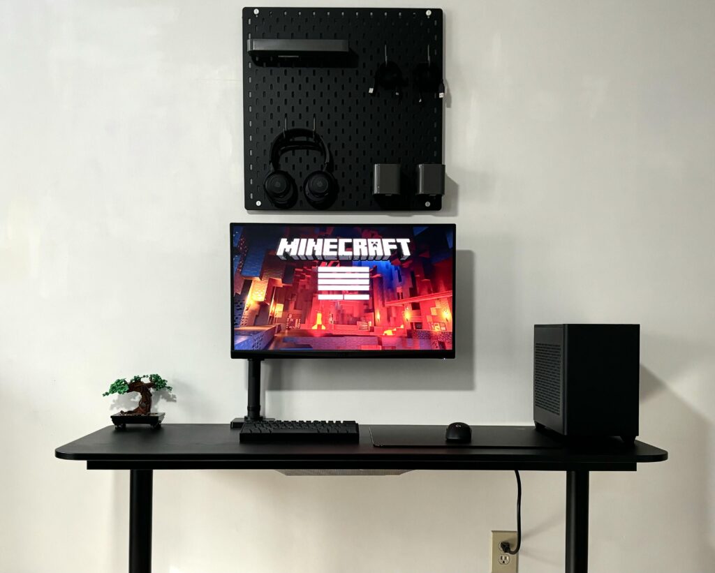 Minimal RTX Minecraft station