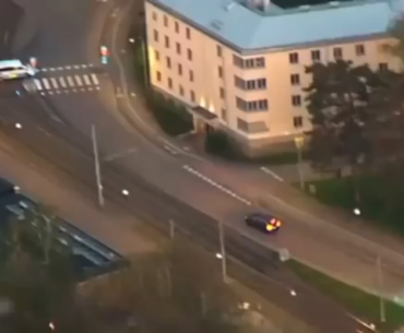 V on the way to their next gig