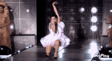 v sneak-sprinting through a gig