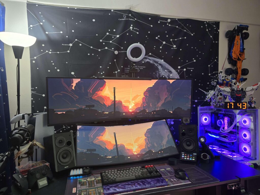 Upgraded my PC recently and decided to play around with the monitor layout