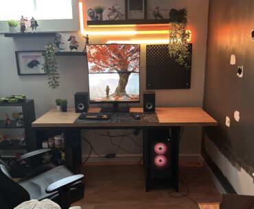 Starting to build a new desk will cable manage when Alex drawers arrive also I’m painting the walls they will be done tomorrow lol