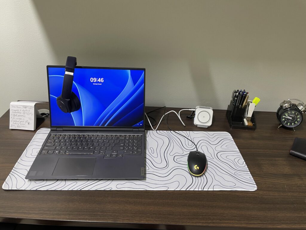 Upgraded my setup from last time (i got a mousepad)