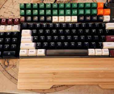 Finally got my keyboard and macro pads exactly how I like them. I also can't understand how a left-hand mirrored numpad isn't something on the wider market already.
