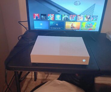 My old Xbox One S finally has a new setup to call home!