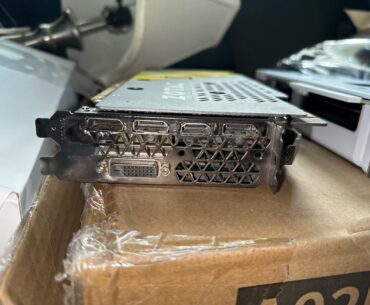 Huge spark when plugging in HDMi to GPU