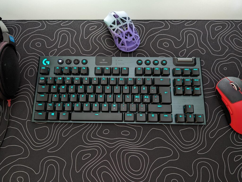 My girlfriend surprised me and bought Logitech G915 TKL saying "i knew you wanted it when you picked it up and held it at the store the other day" she's the best