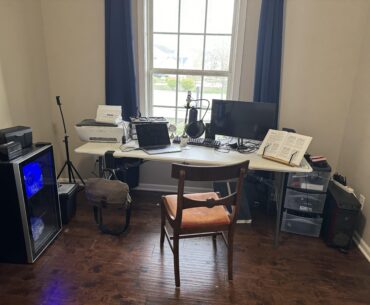 You guys may not like it, but this is what an average battle station looks like.