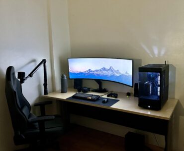 New desk. Decided for minimal look