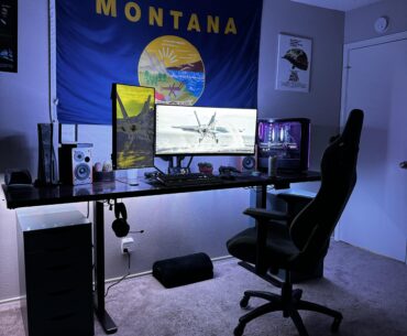 New desk goofin’