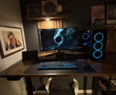 Just assembled my new sit stand desk and really happy with the result!